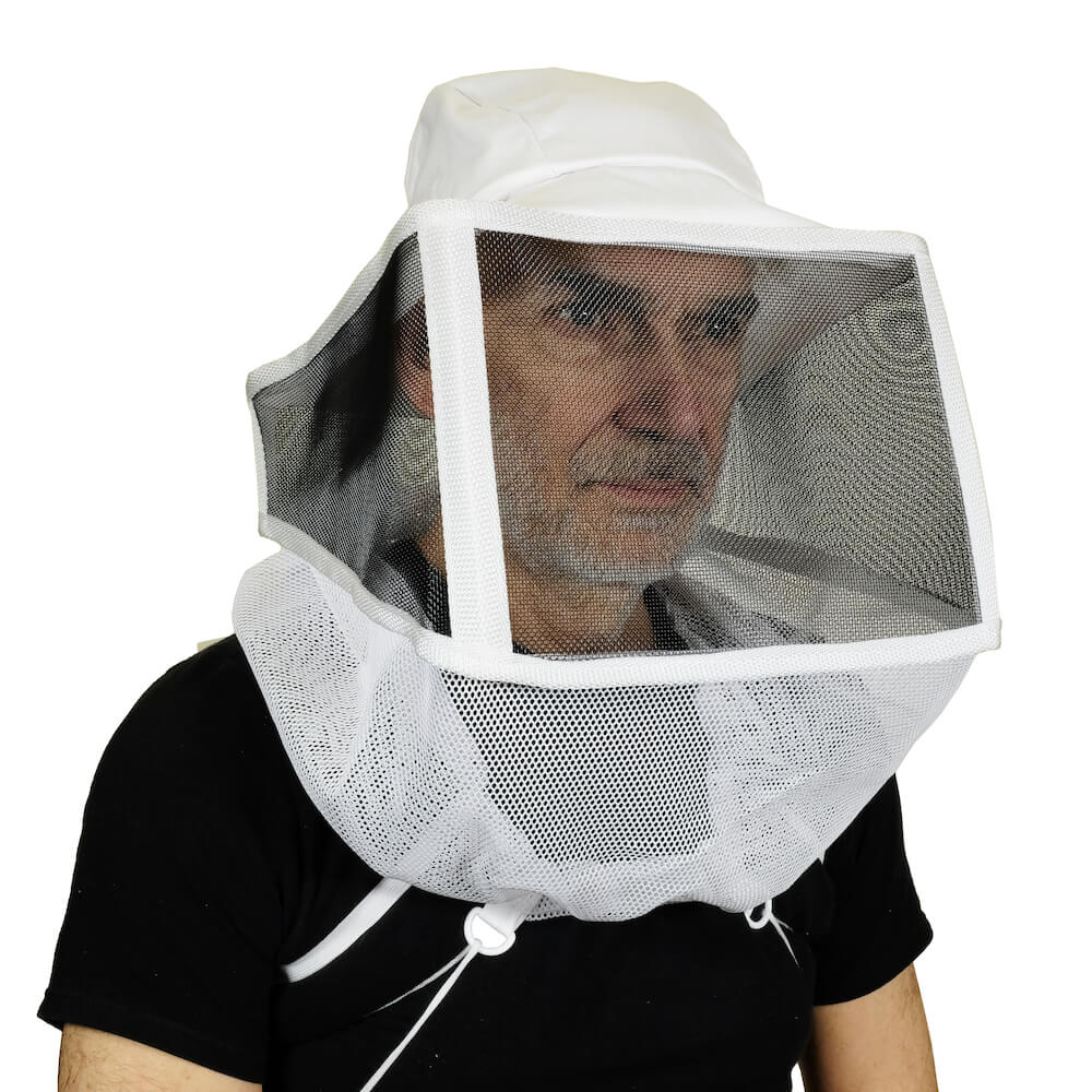 Chapeau avec voile carrée